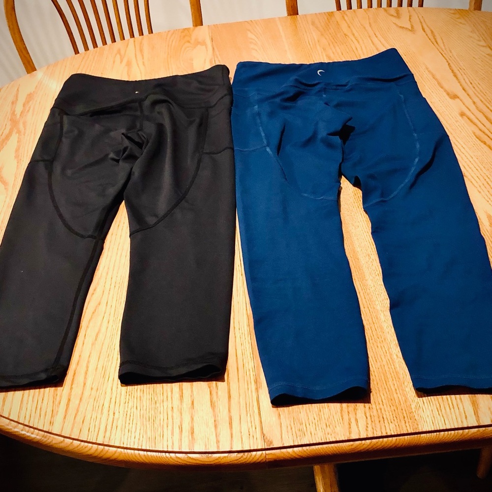 2L pair Zyia active leggings for that great workout!!!